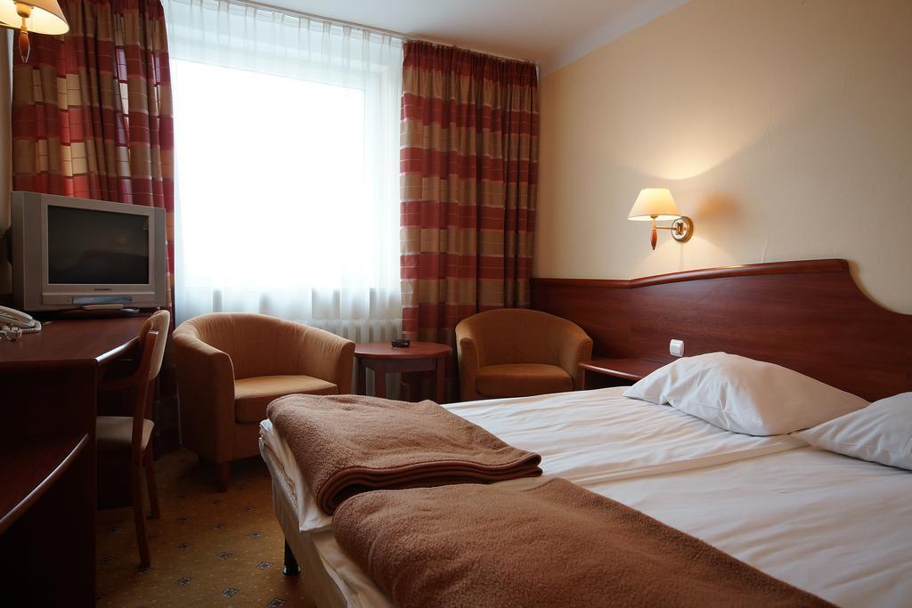Hotel Kamena เฮลม์ ภายนอก รูปภาพ