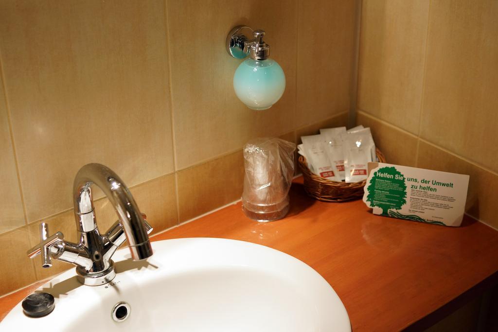 Hotel Kamena เฮลม์ ภายนอก รูปภาพ