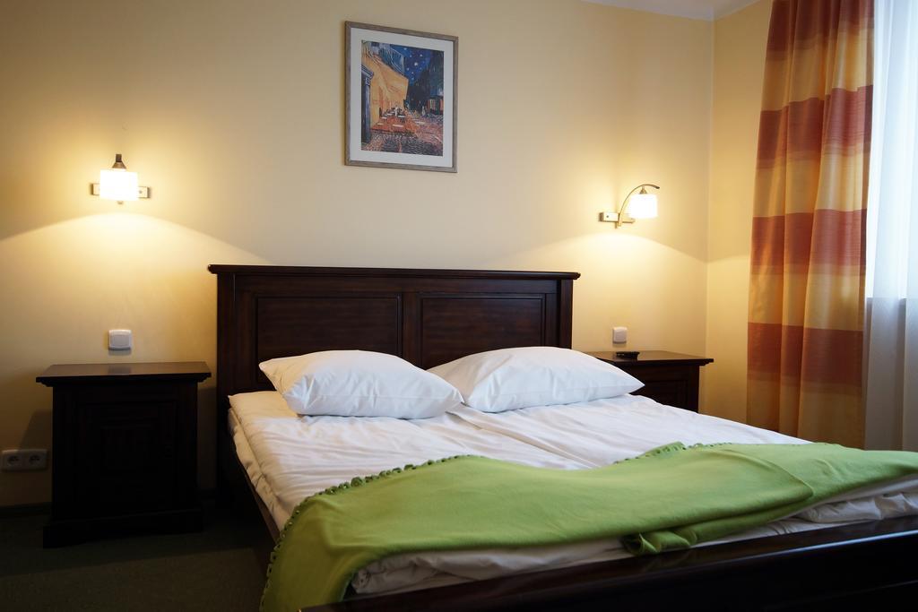 Hotel Kamena เฮลม์ ภายนอก รูปภาพ
