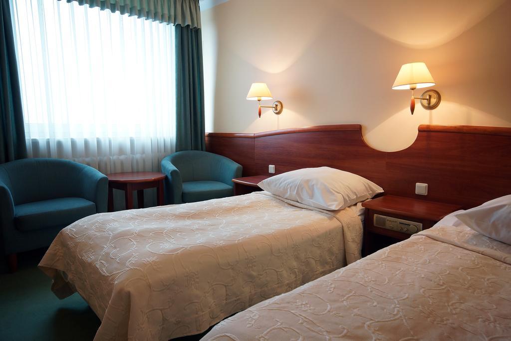 Hotel Kamena เฮลม์ ห้อง รูปภาพ