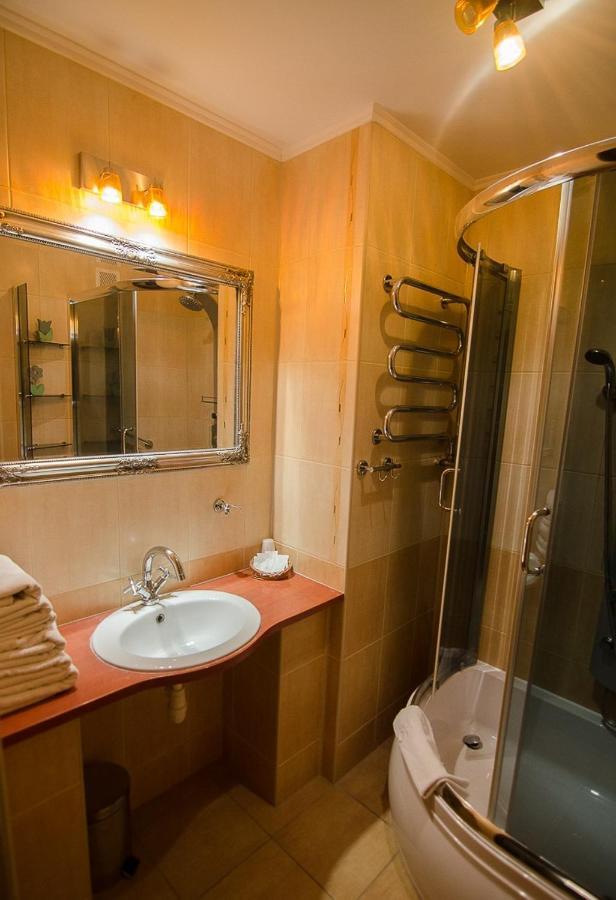 Hotel Kamena เฮลม์ ภายนอก รูปภาพ